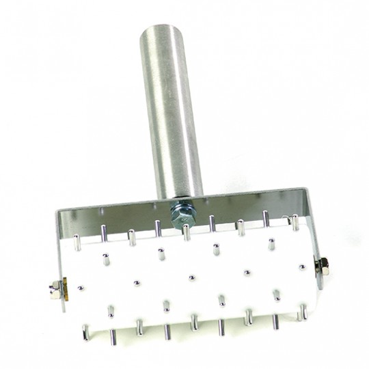 Outil à trouer la pâte, manche et pointes en inox
